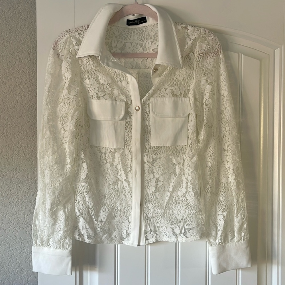Ontwelfth white lace button up top